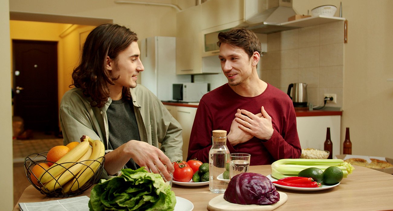 An expert cardiologist in Chennai providing a personalized cholesterol treatment plan to a smiling patient, reviewing their positive health report.